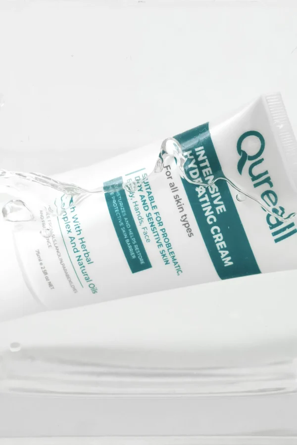 Intensive Hydrating Cream Under Water View