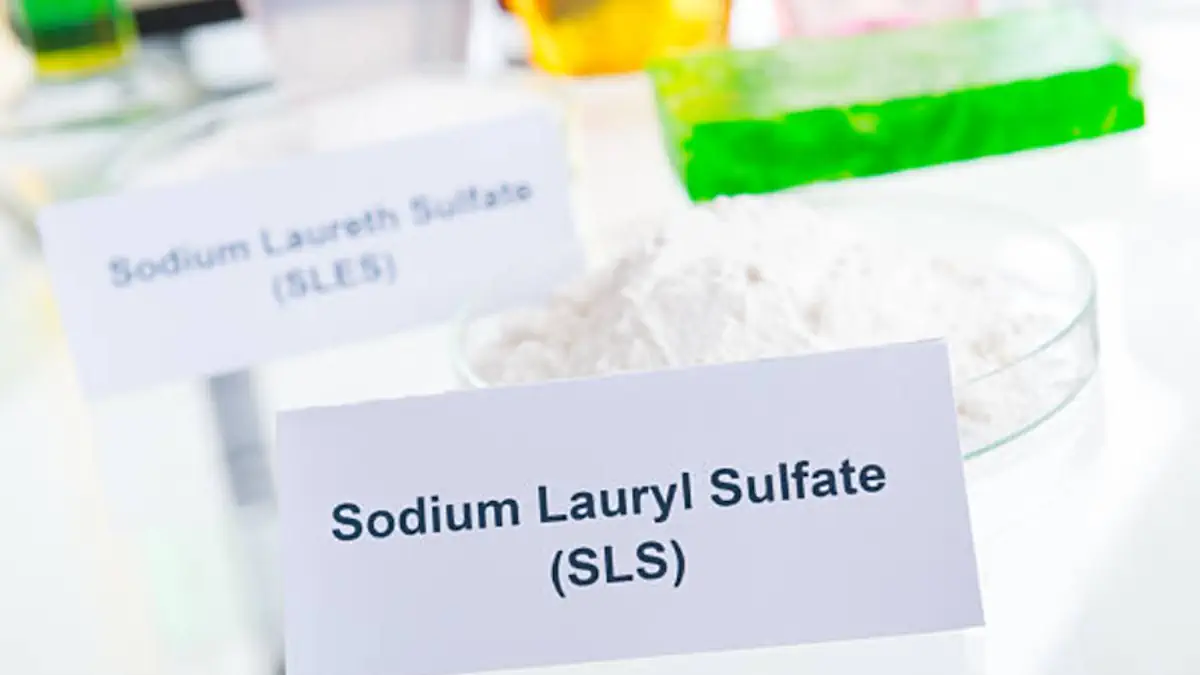Petri dish filled with sodium lauryl sulfate